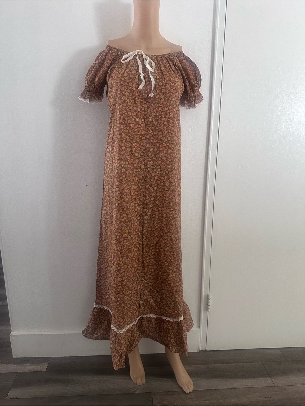 NWOT Vintage 70s Floral Maxi Dress Cottagecore Prairie Off Shoulder Ruffle Med